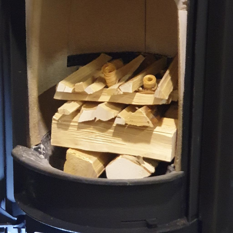 Kaip uždegti ugnį židinyje ar krosnelėje?