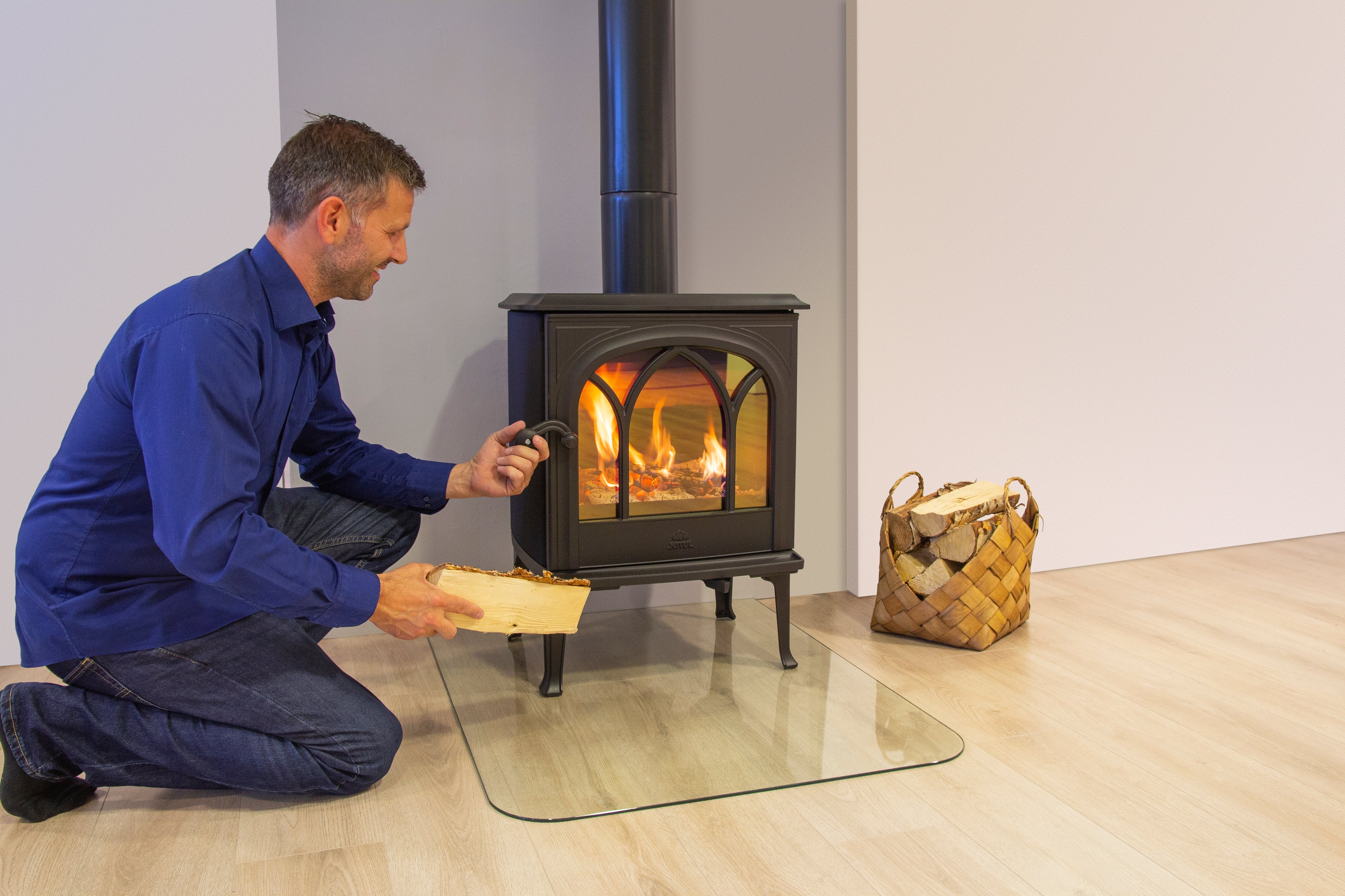 Ketinė krosnelė JØTUL F 200 BP, juodos spalvos